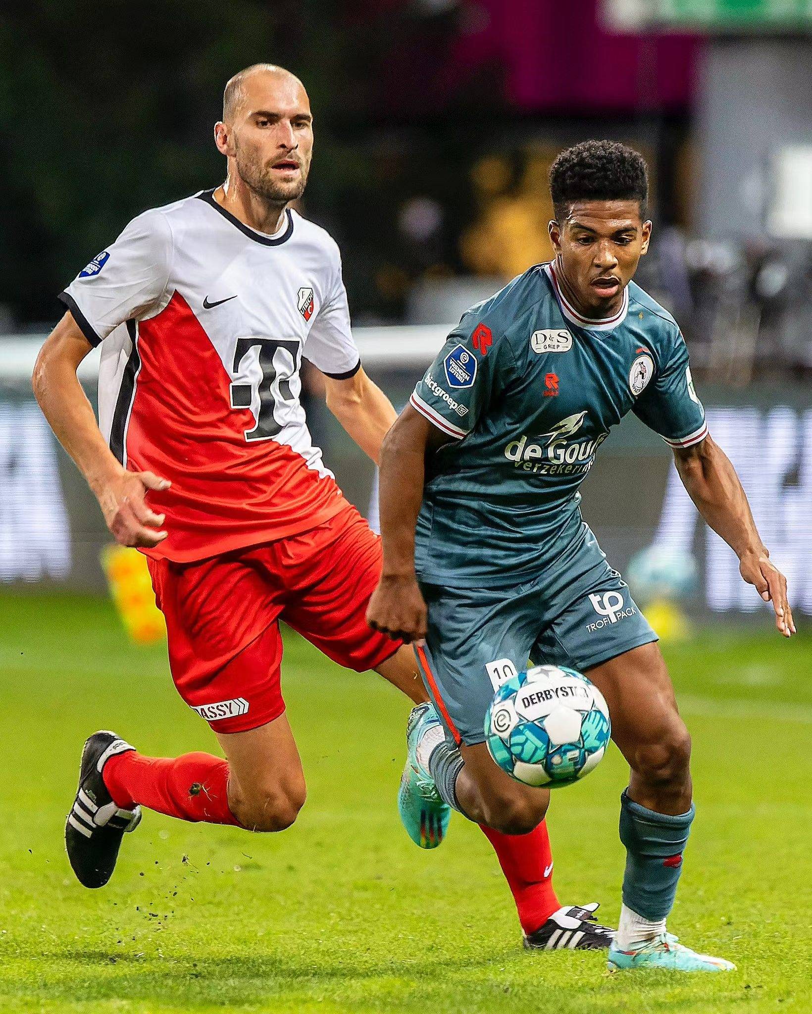 指向的是上 指向的是上